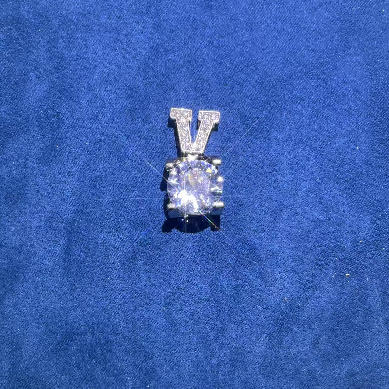 s9772白色牛牛吊坠多样性发货