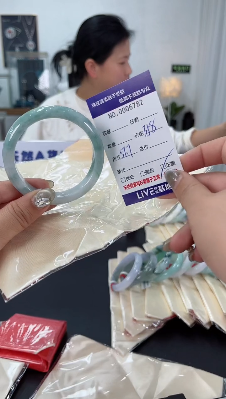 【闪购商品】翡翠手镯未镶嵌天然翡翠A货