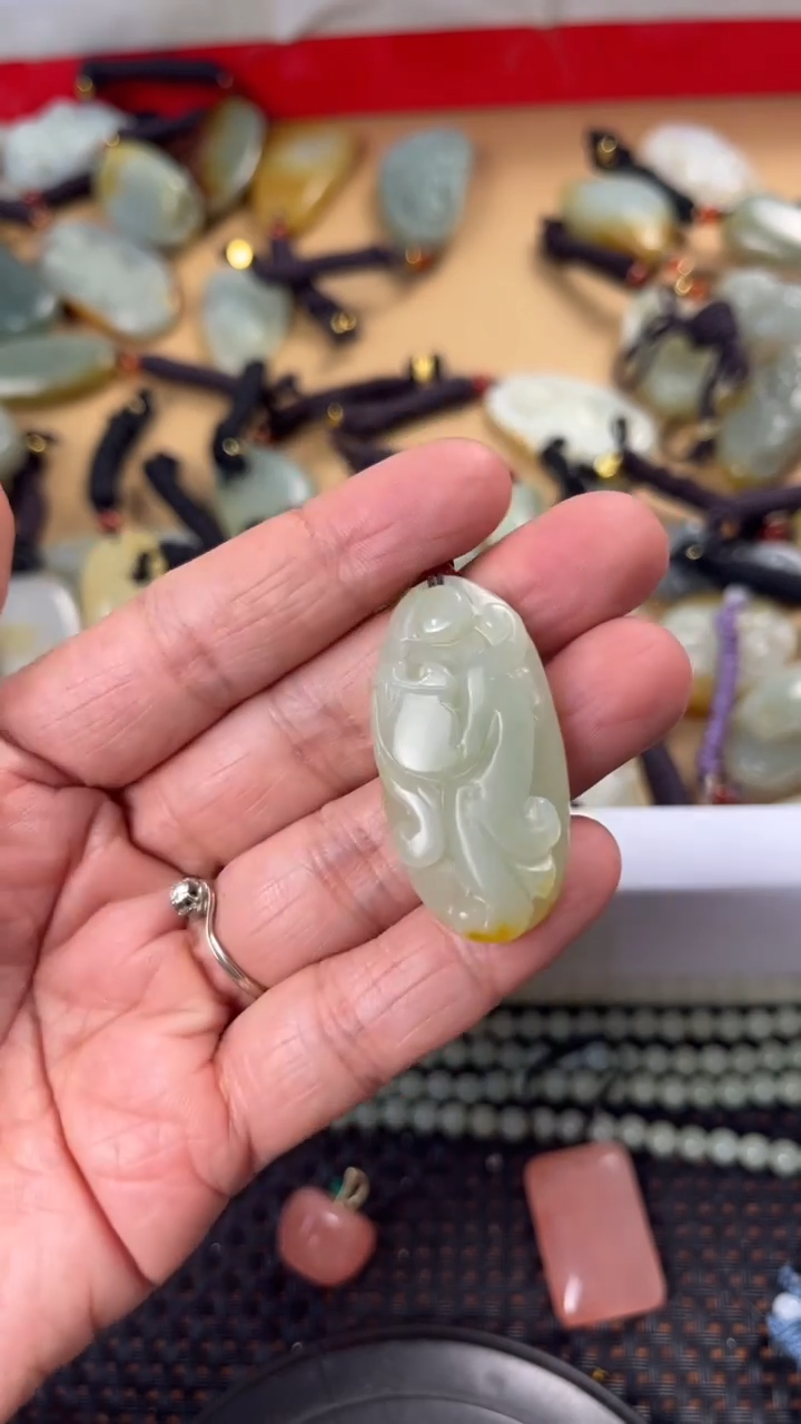 【闪购商品】和田玉颈饰未镶嵌多样性发货没有证书拍一发一有瑕