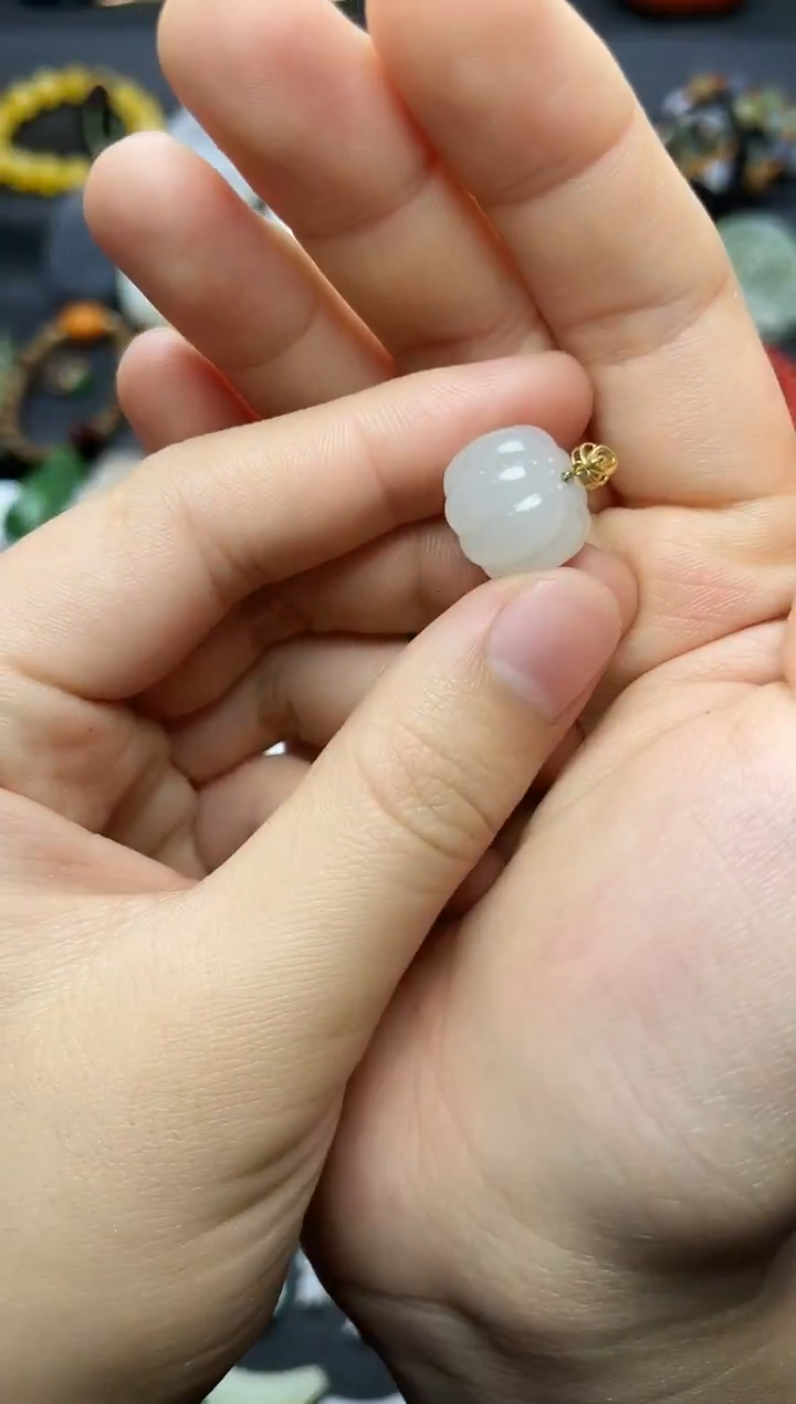 颈饰18K金镶嵌和田玉南瓜06