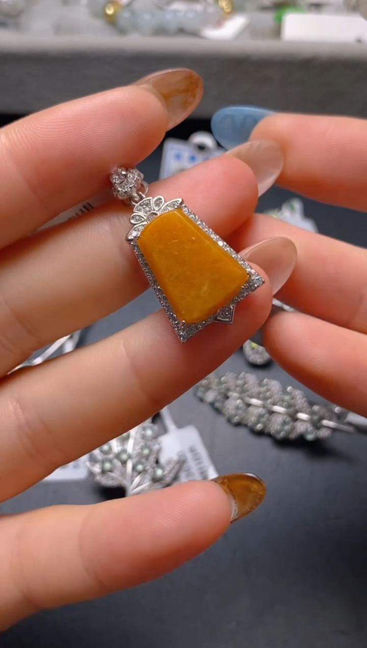 银S925镶嵌戒指翡翠百内无证书