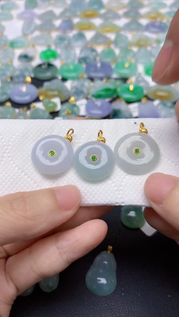 翡翠18K金镶嵌颈饰天然翡翠A货（多样性发其一）