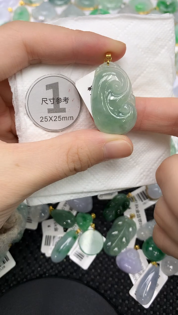 颈饰18K金镶嵌翡翠111111111111
