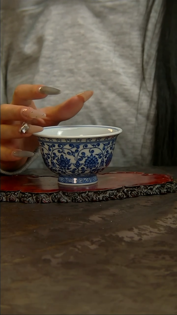 【闪购商品】青花手绘缠枝莲主人杯