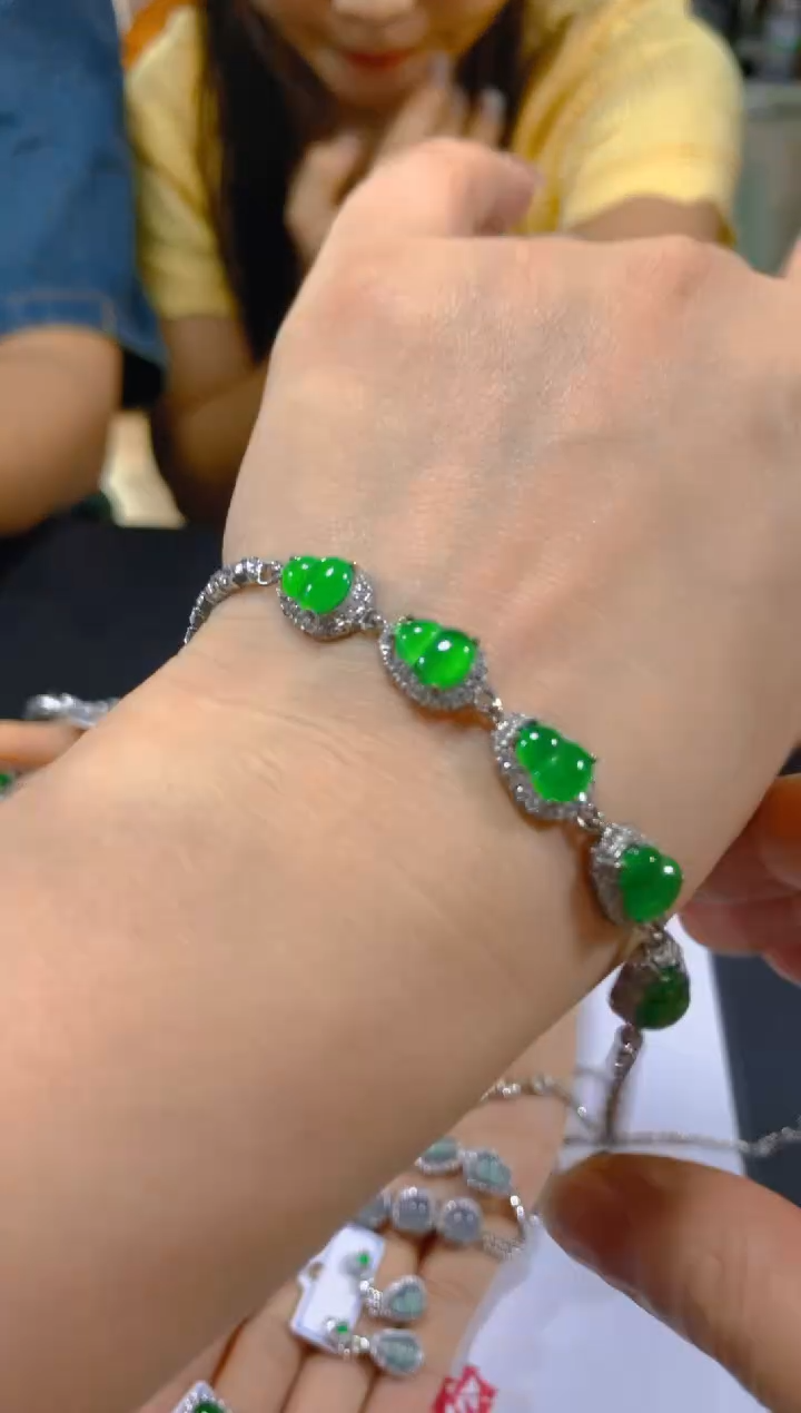 未镶嵌手链翡翠多样性发一