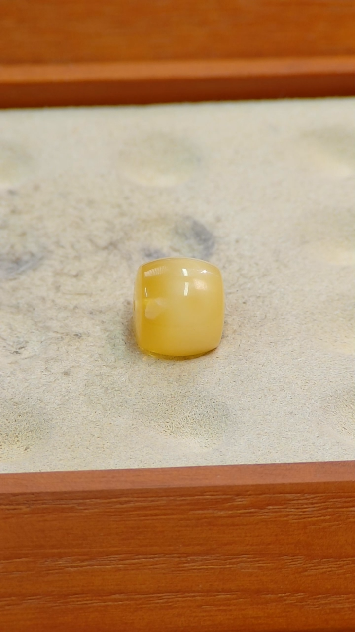 【闪购商品】蜜蜡裸石未镶嵌俄料12.4*11MM1.182克