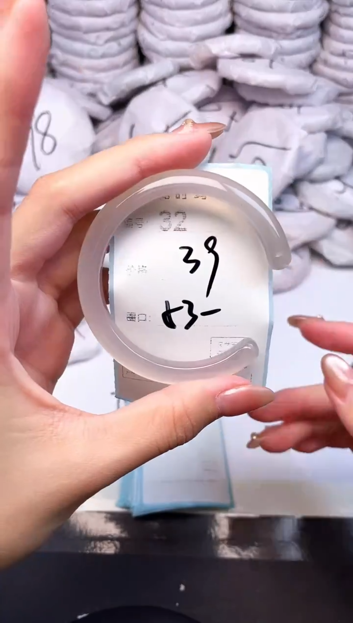 手镯玛瑙/玉髓未镶嵌32