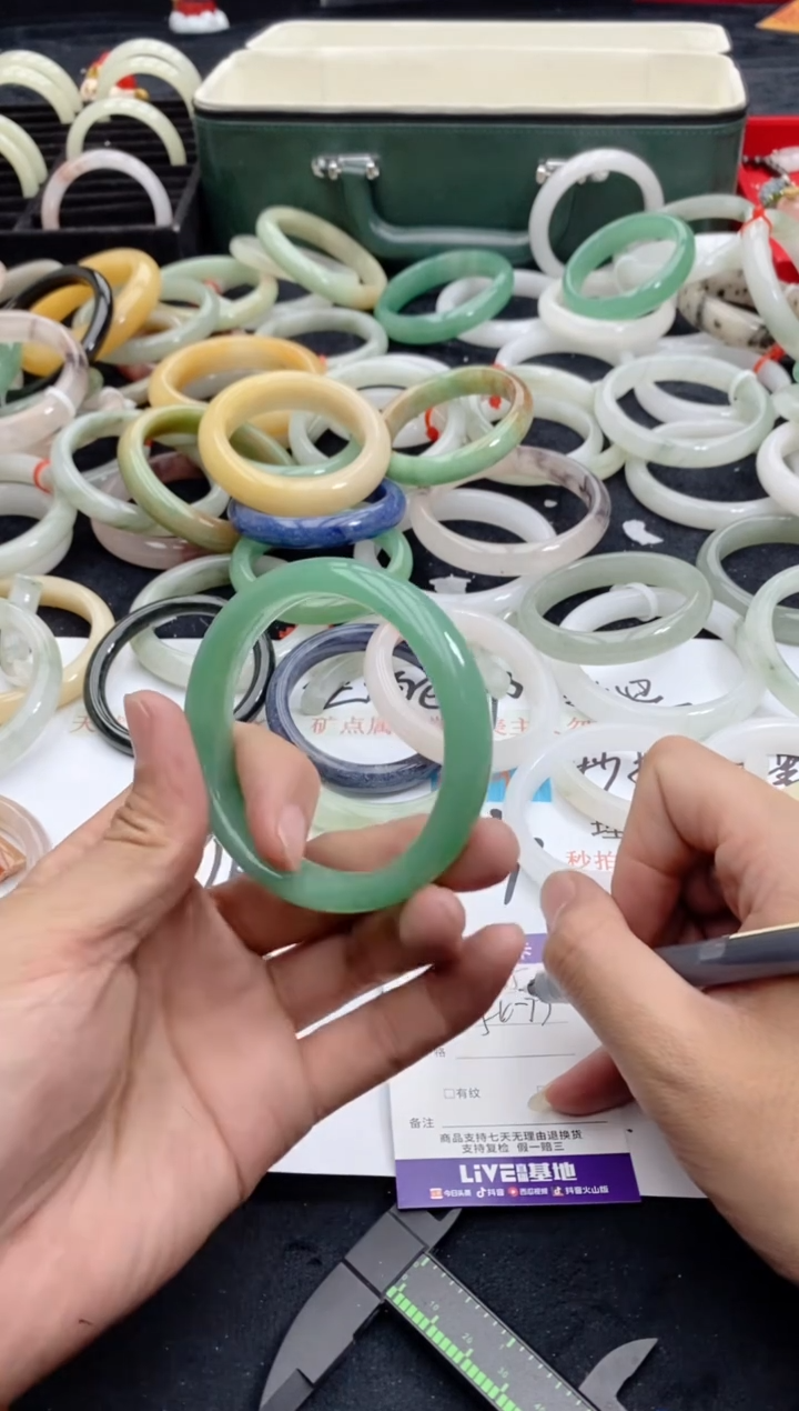 【闪购商品】石英质玉手镯未镶嵌155