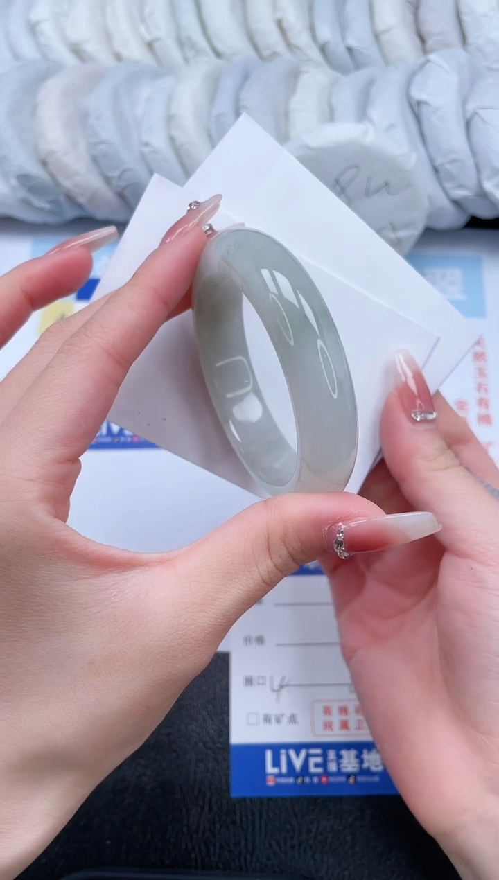 【闪购商品】石英质玉手镯未镶嵌T43-50.4