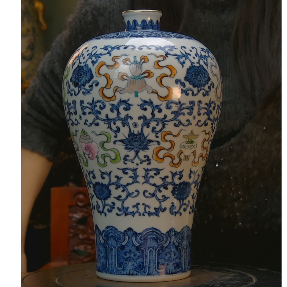 清  青花加彩描金莲托八宝纹梅瓶