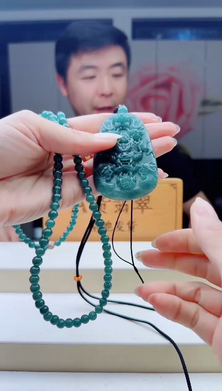 颈饰未镶嵌翡翠多样性发其中一