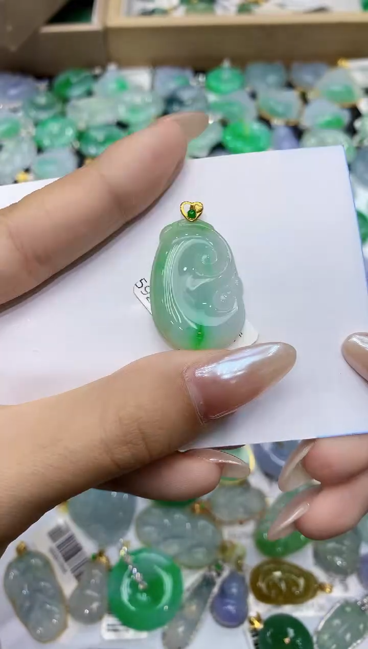 翡翠18K金镶嵌颈饰111111111111