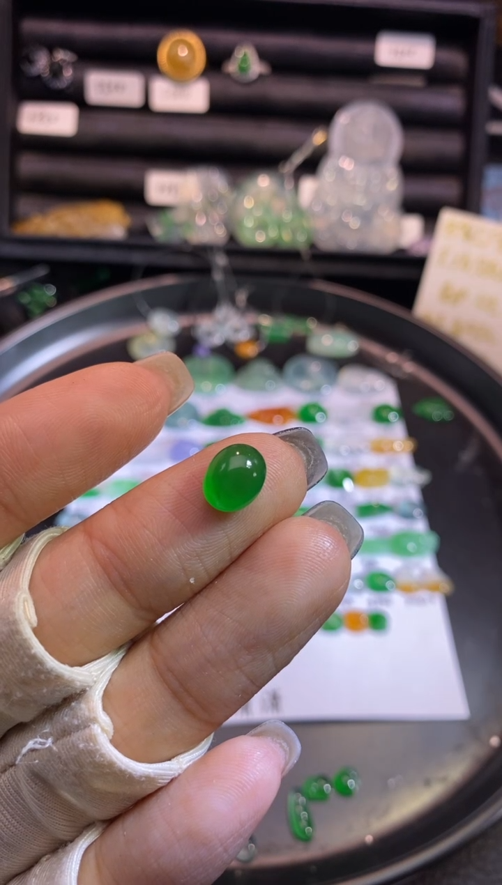 翡翠挂件未镶嵌蛋