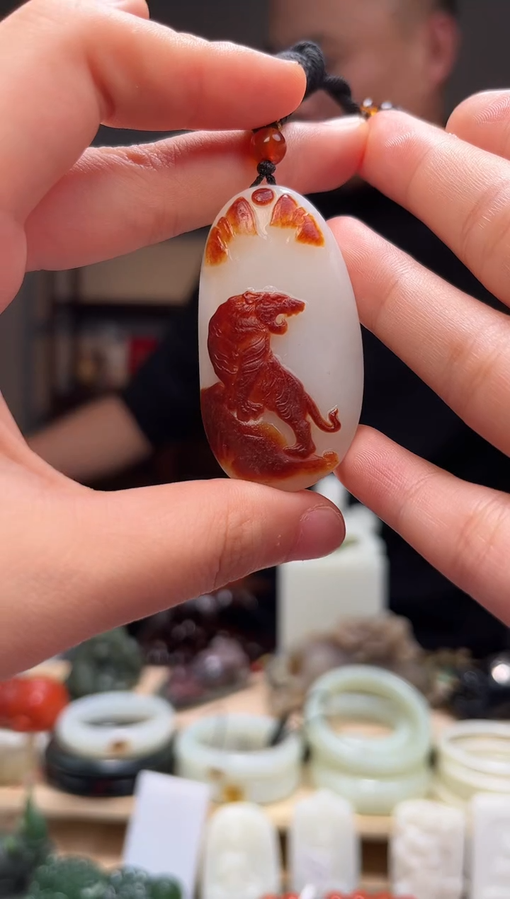 颈饰未镶嵌和田玉吊坠