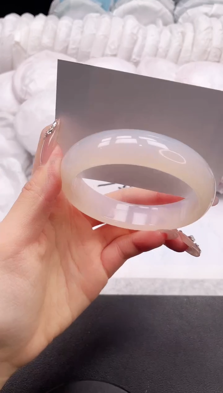 【闪购商品】石英质玉未镶嵌手镯14K382-63