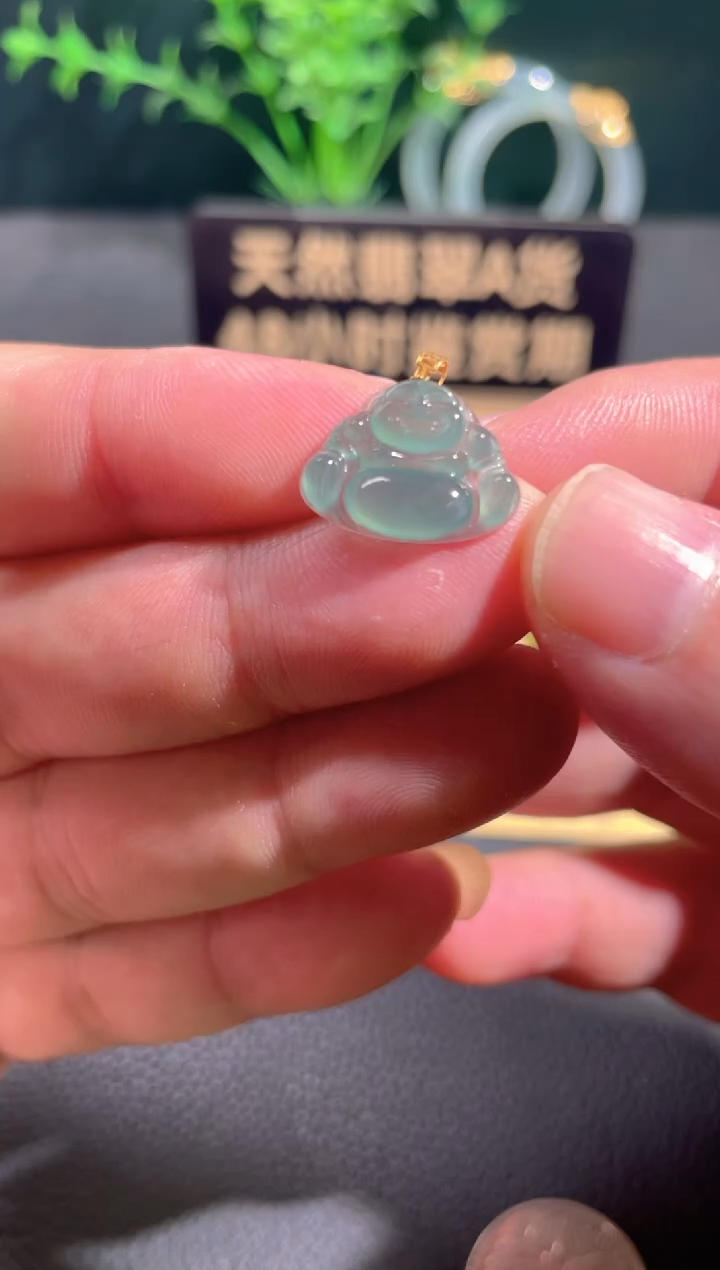 翡翠18K金镶嵌颈饰翡翠