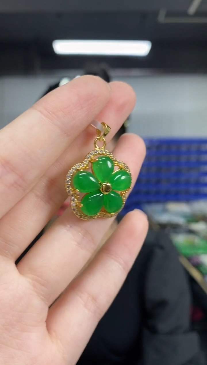 颈饰未镶嵌翡翠多样性发其一颜色微差