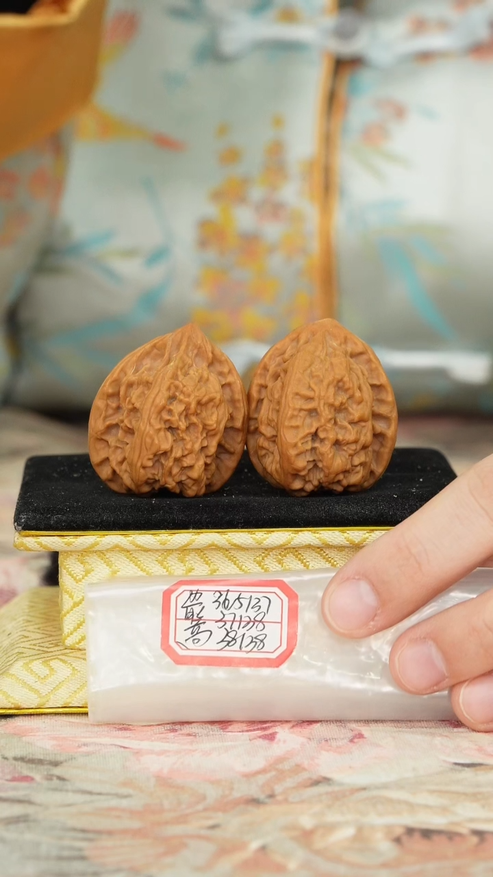 【闪购商品】文玩核桃把件马蹄有修