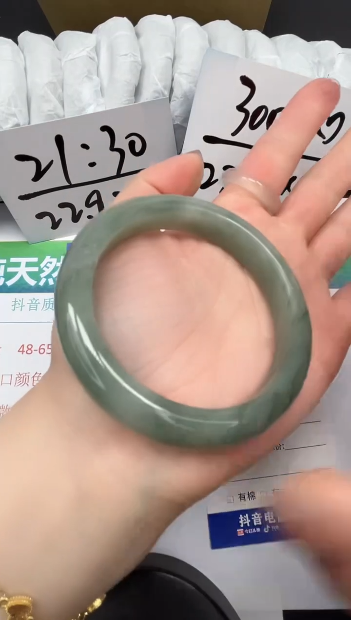 【闪购商品】石英质玉手镯未镶嵌52-55.7