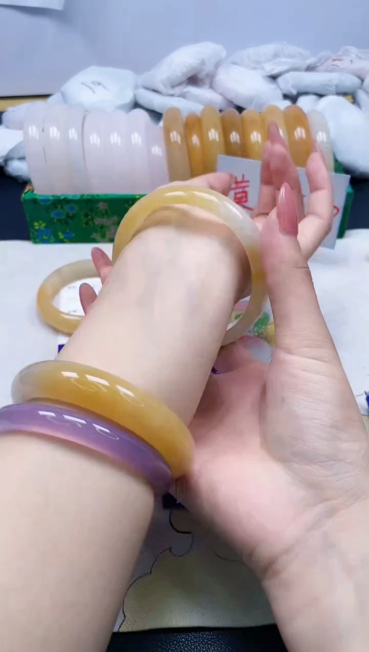 【闪购商品】石英质玉手镯未镶嵌30/61.1