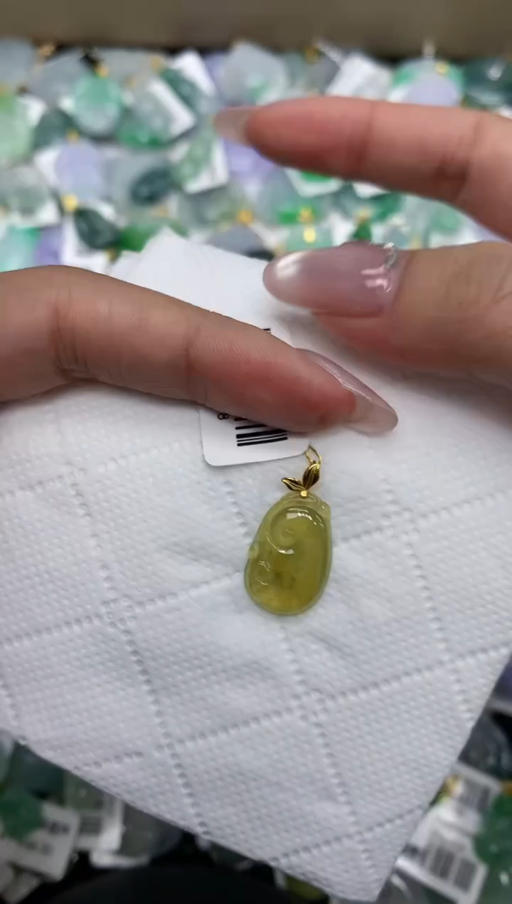 颈饰18K金镶嵌翡翠1