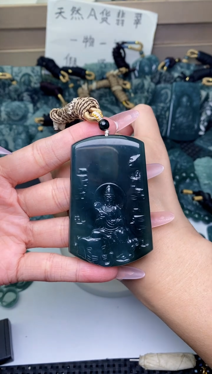 颈饰未镶嵌翡翠          