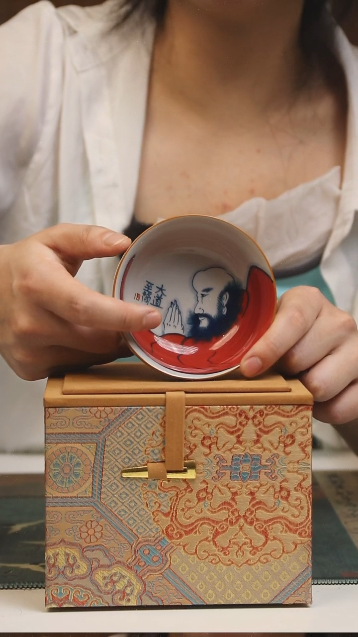 景德镇高温瓷达摩普洱杯