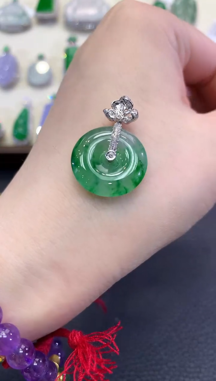 翡翠18K金镶嵌吊坠(不含链)春日珠宝 B34 