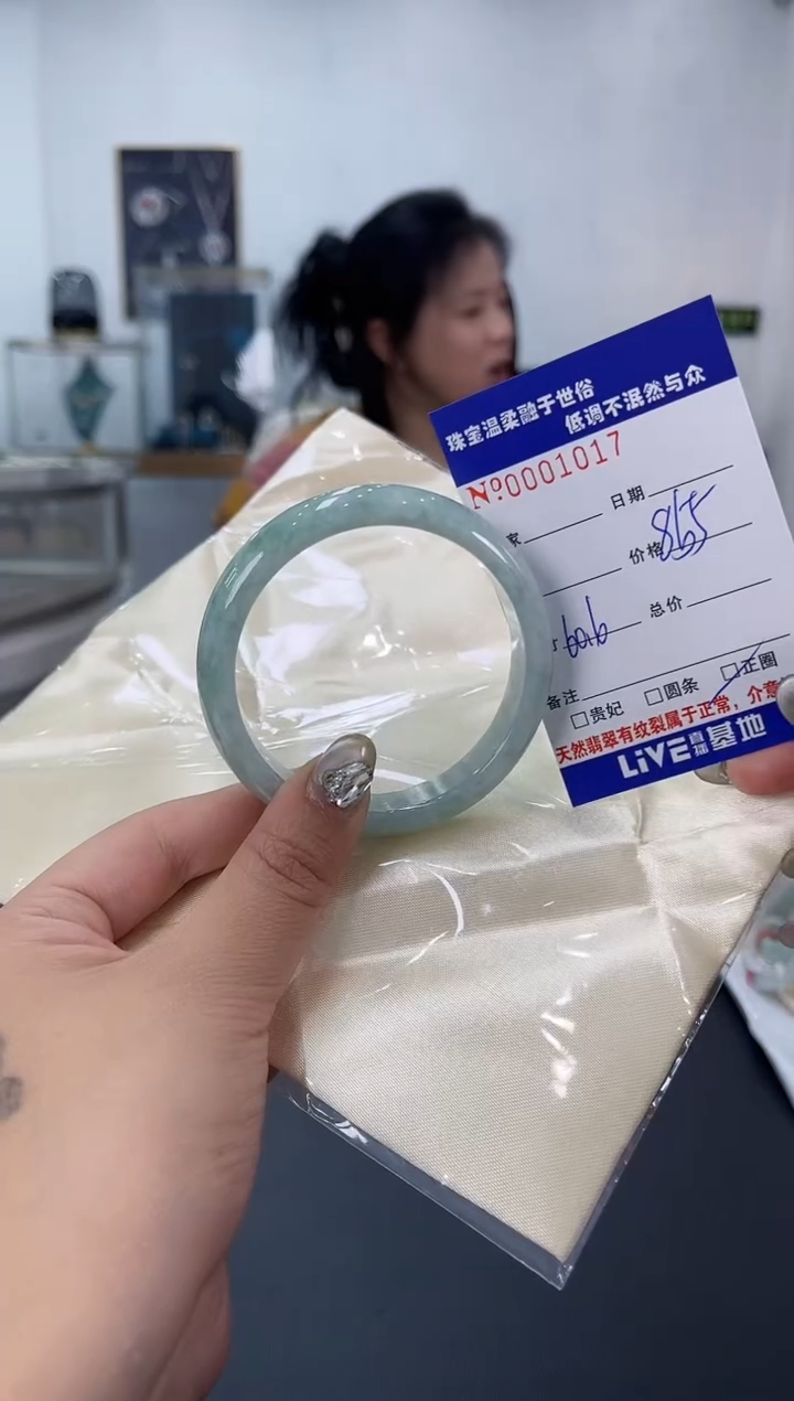 【闪购商品】翡翠手镯未镶嵌天然翡翠A货