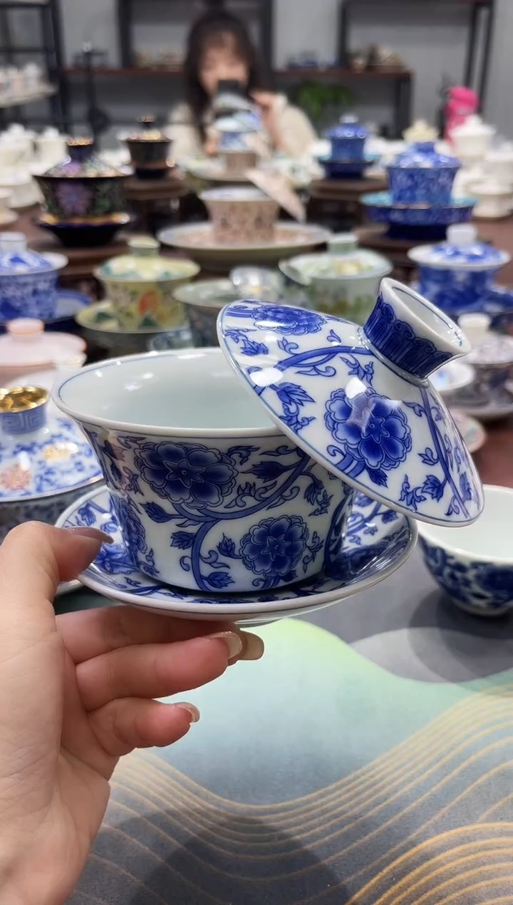 【闪购商品】320釉下彩青花仿古缠枝莲盖碗