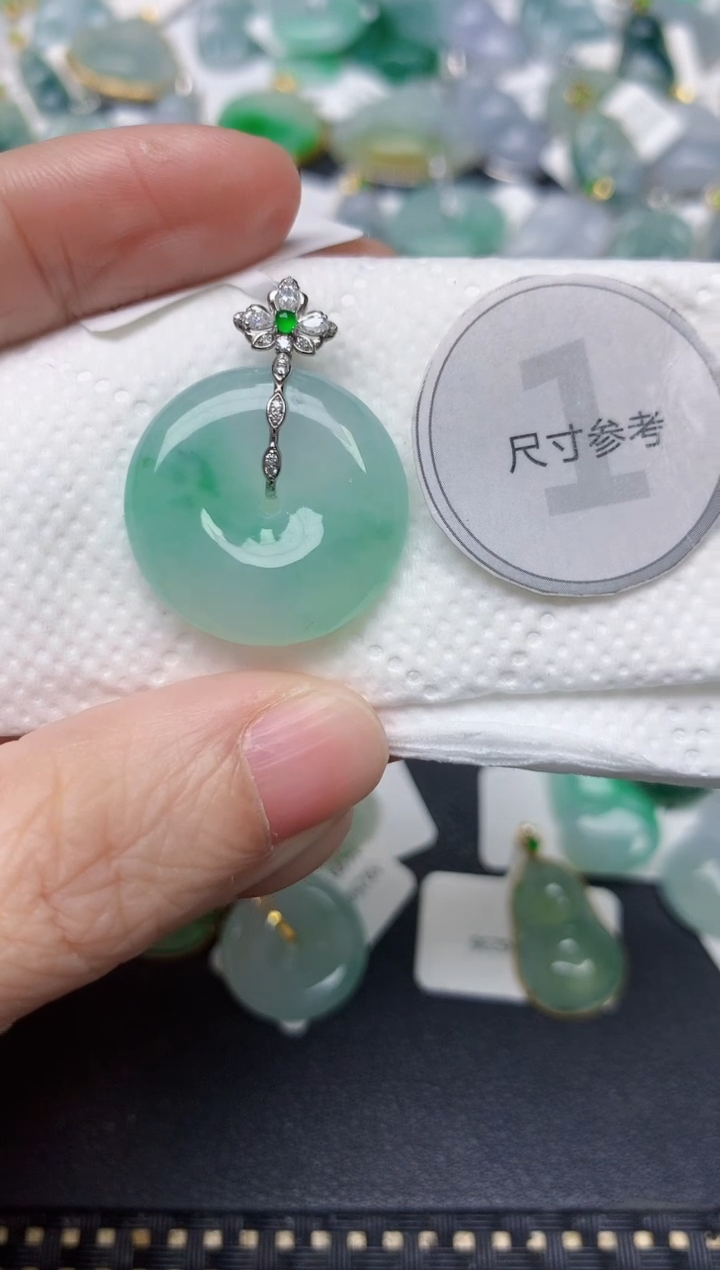 颈饰18K金镶嵌翡翠天然缅甸A货翡翠