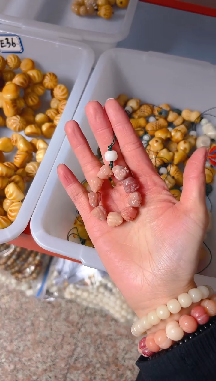 吊坠菩提根/象牙果粉色凤九挂件