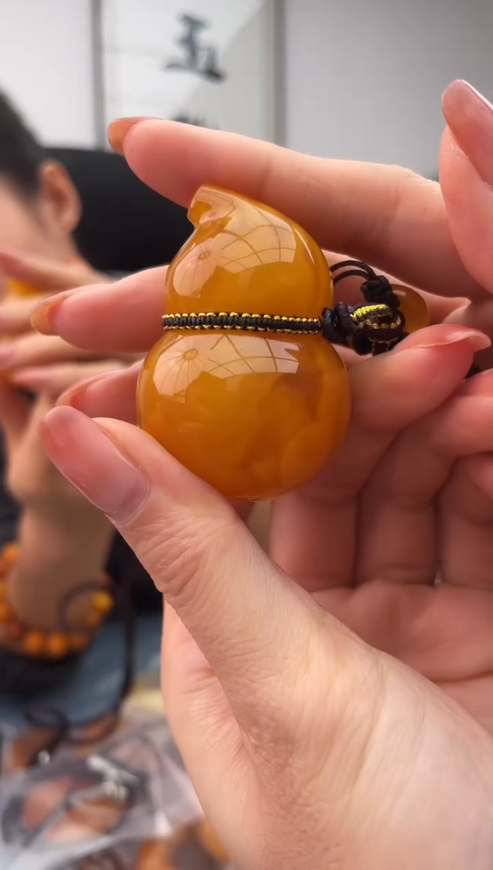 【闪购商品】蜜蜡珠宝奇石未镶嵌微瑕假一罚十配绳032