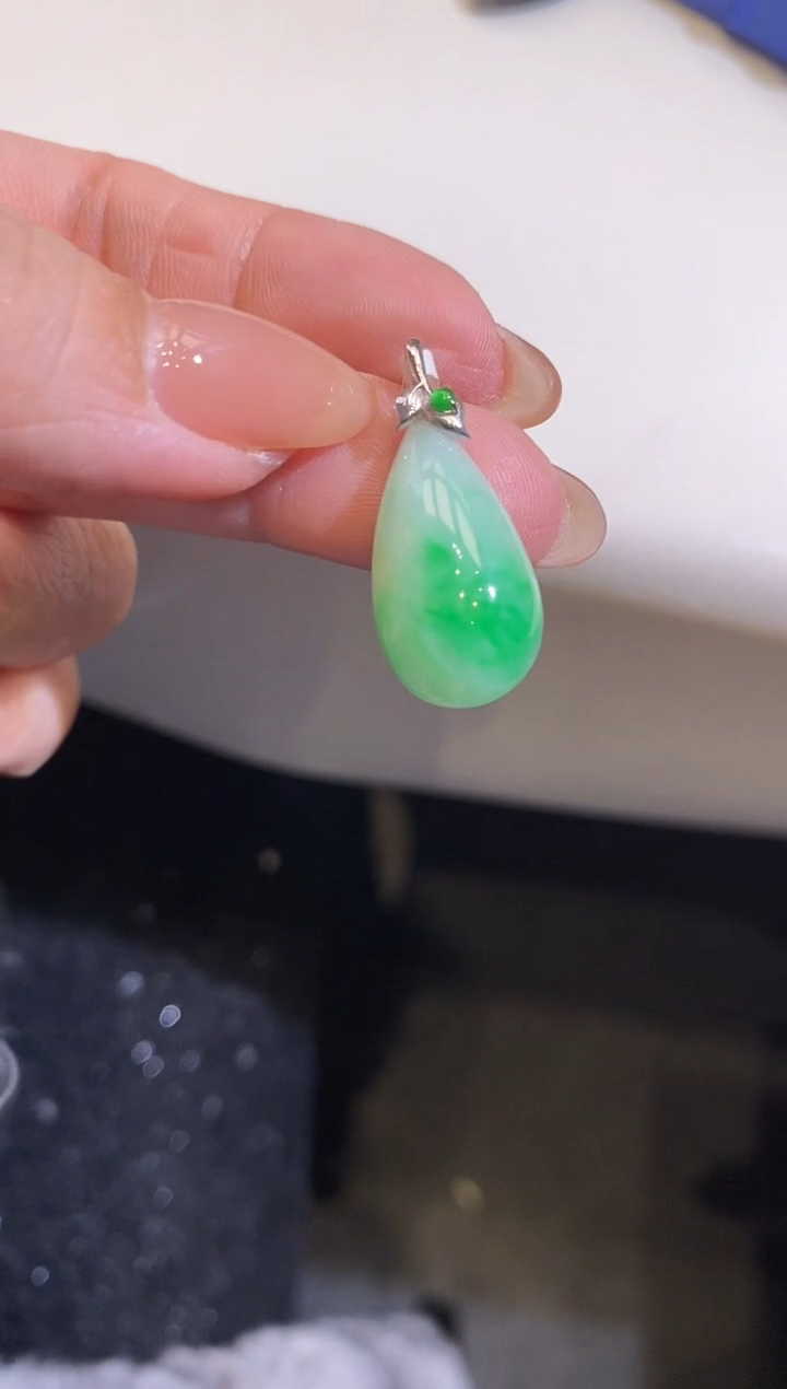 吊坠(不含链)18K金镶嵌翡翠水滴