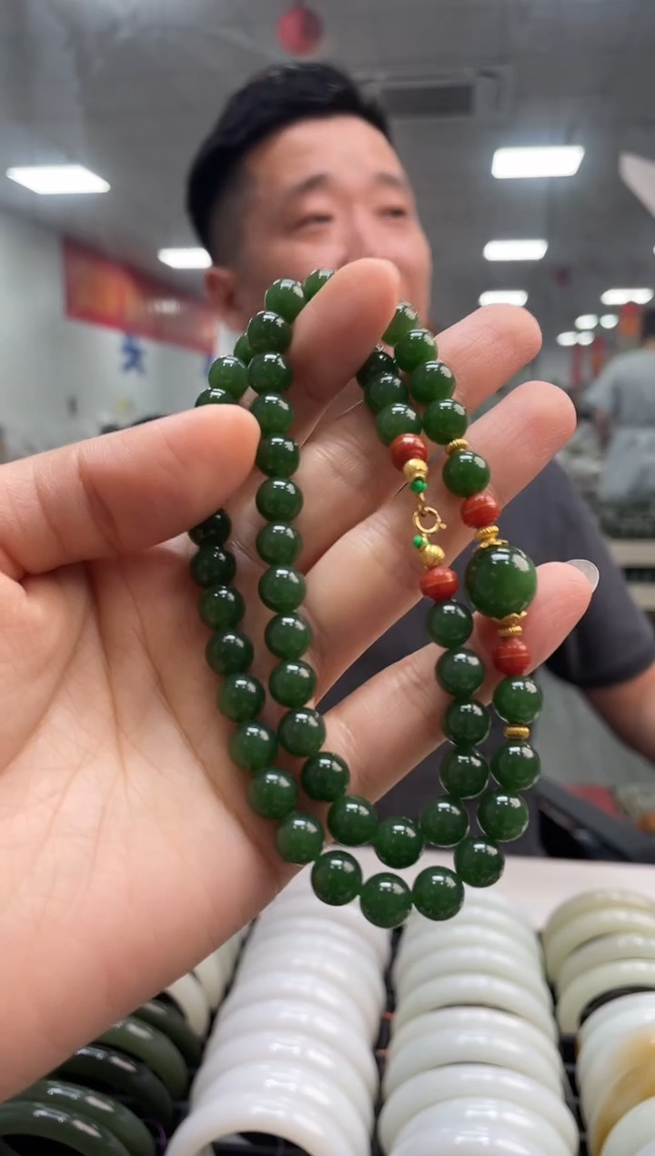 和田玉18K金镶嵌颈饰高品碧玉毛衣链随机发一件