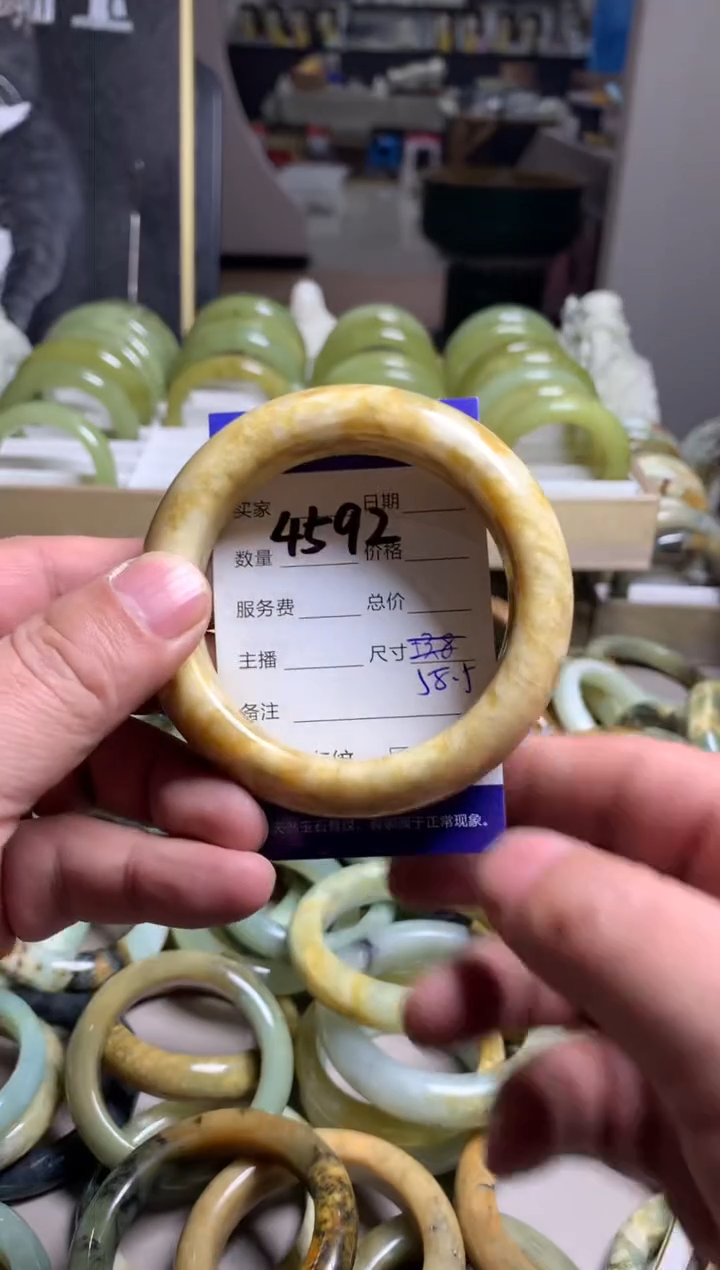 【闪购商品】蛇纹石玉手镯未镶嵌4592