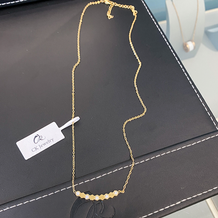 钛钢项链 金色  蜂巢微笑锁骨链 N1242