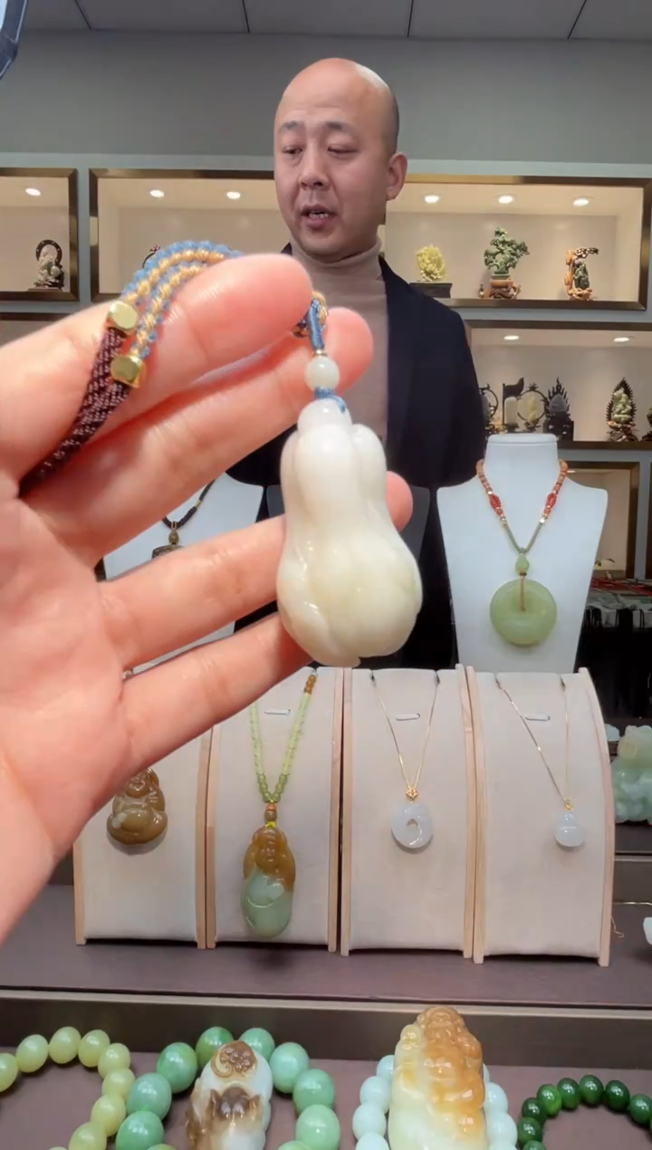 颈饰未镶嵌和田玉苏