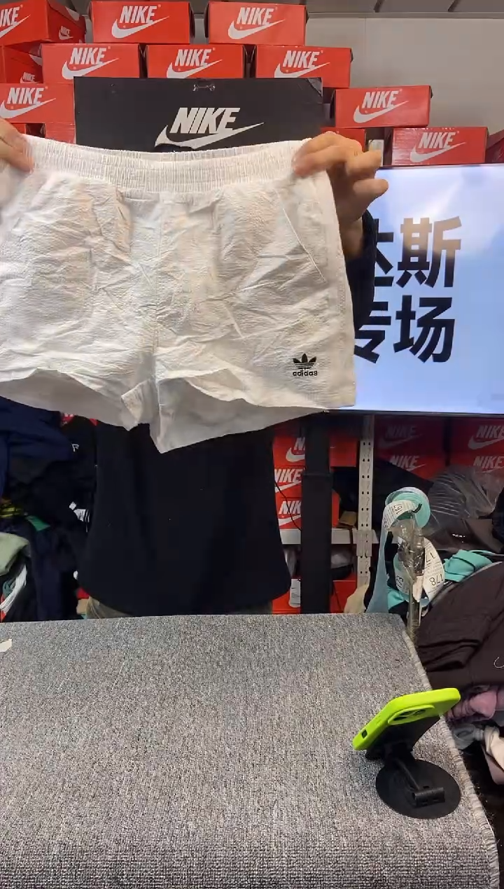 166编码 阿迪达斯短裤 全新无暇 尺码170XL 直播间过款为准