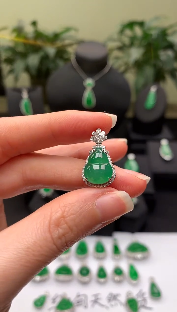 【闪购商品】翡翠颈饰18K金镶嵌葫芦