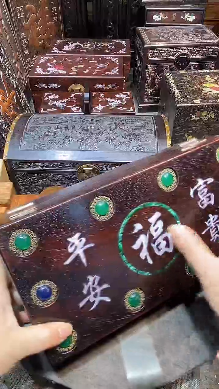 木木雕款大盒子一个