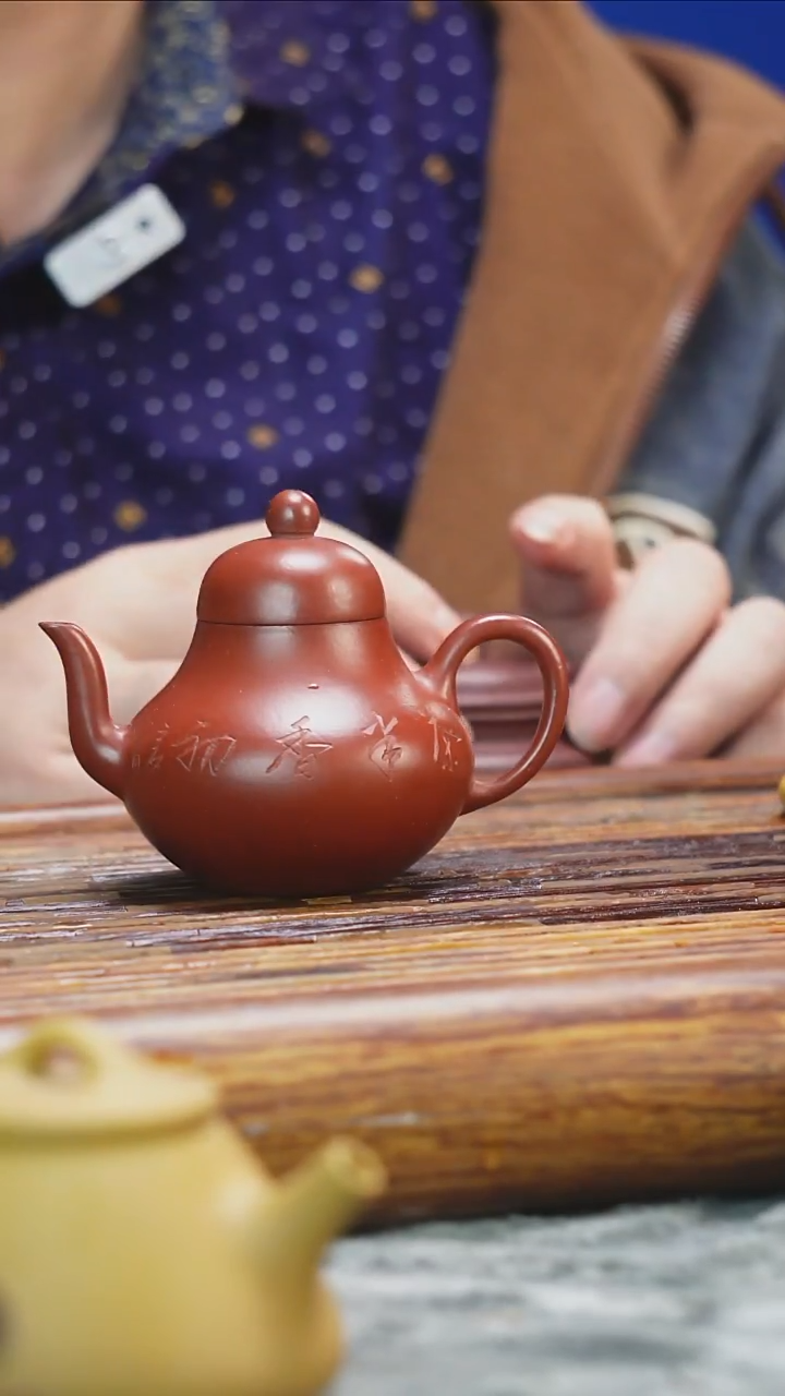 茶壶紫砂朱泥大红袍刻绘思婷（随机刻绘