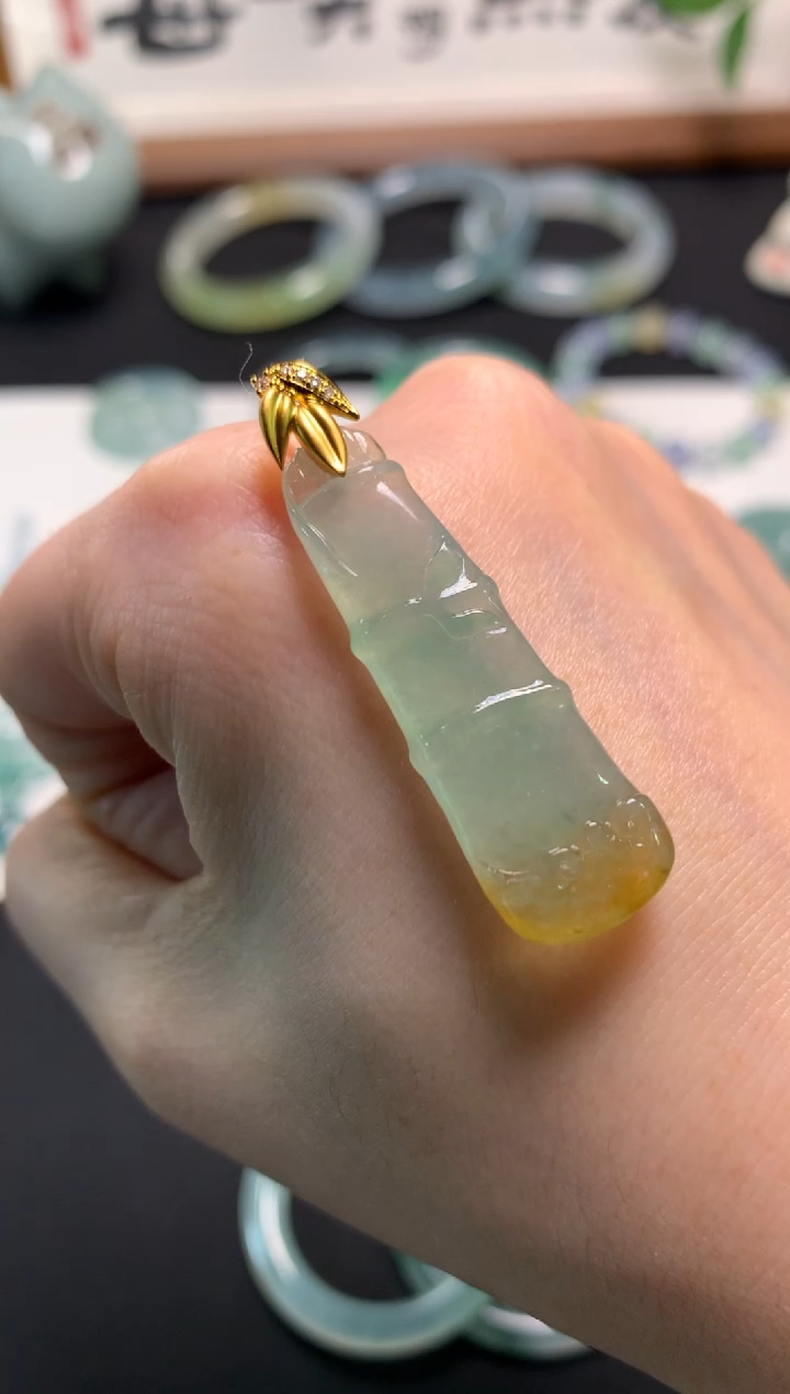 颈饰18K金镶嵌翡翠唧****3 0349914656