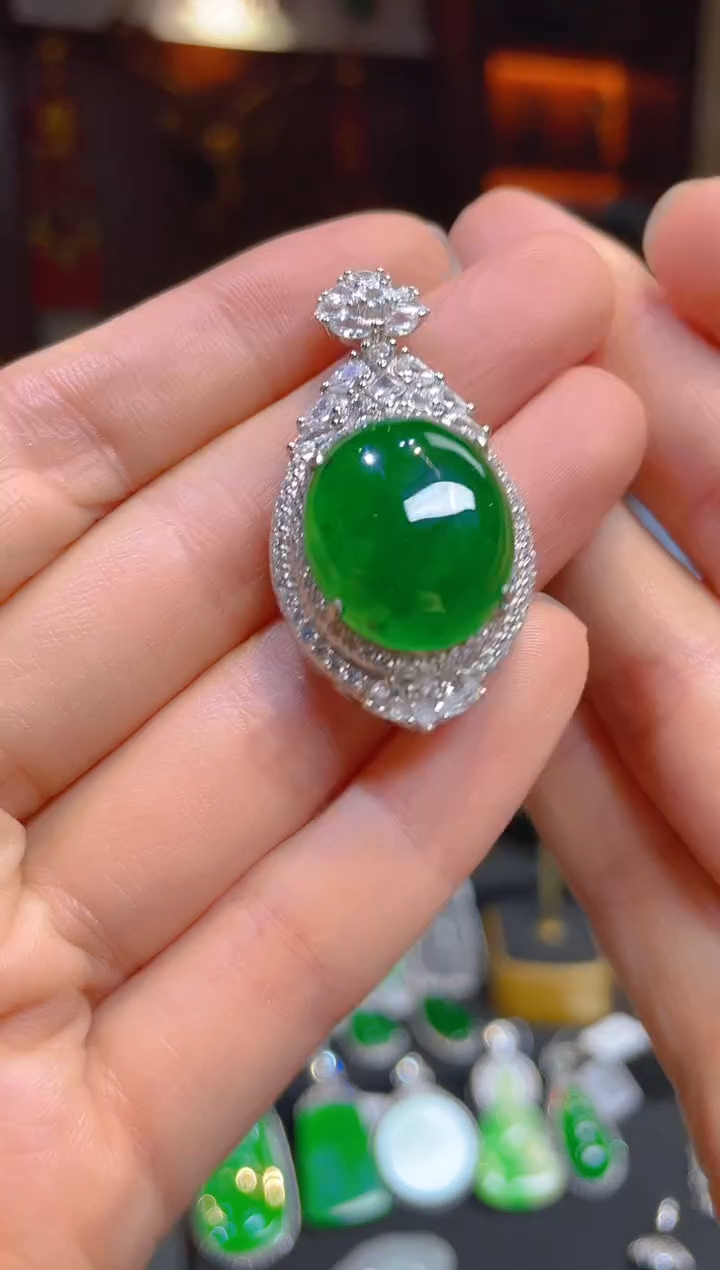 【闪购商品】翡翠颈饰银S925镶嵌118480天然A货翡翠蛋面