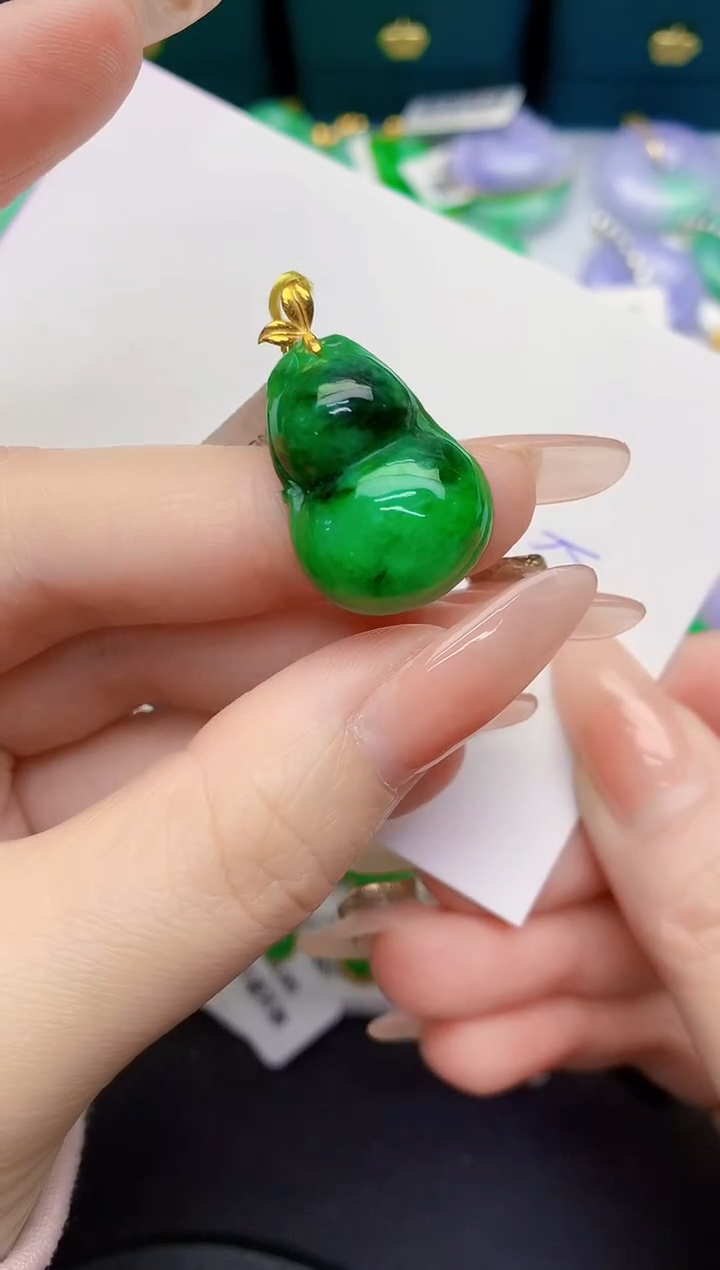 颈饰18K金镶嵌翡翠缅甸天然翡翠A货