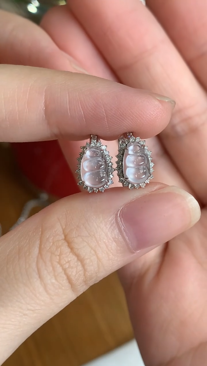 18K金镶嵌翡翠耳饰豆子耳包