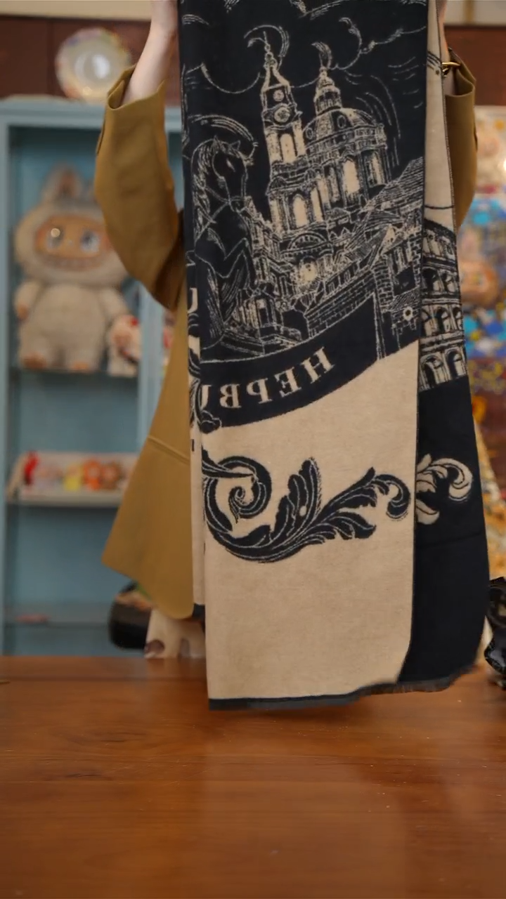 陶134-法国HepburnCat赫本猫梦幻天使羊毛混纺围巾190*65cm咖驼色