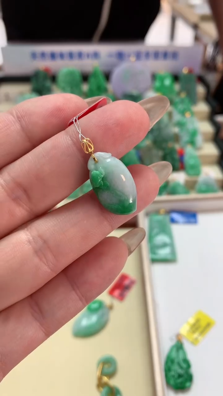 【闪购商品】翡翠吊坠(不含链)18K金镶嵌挂件