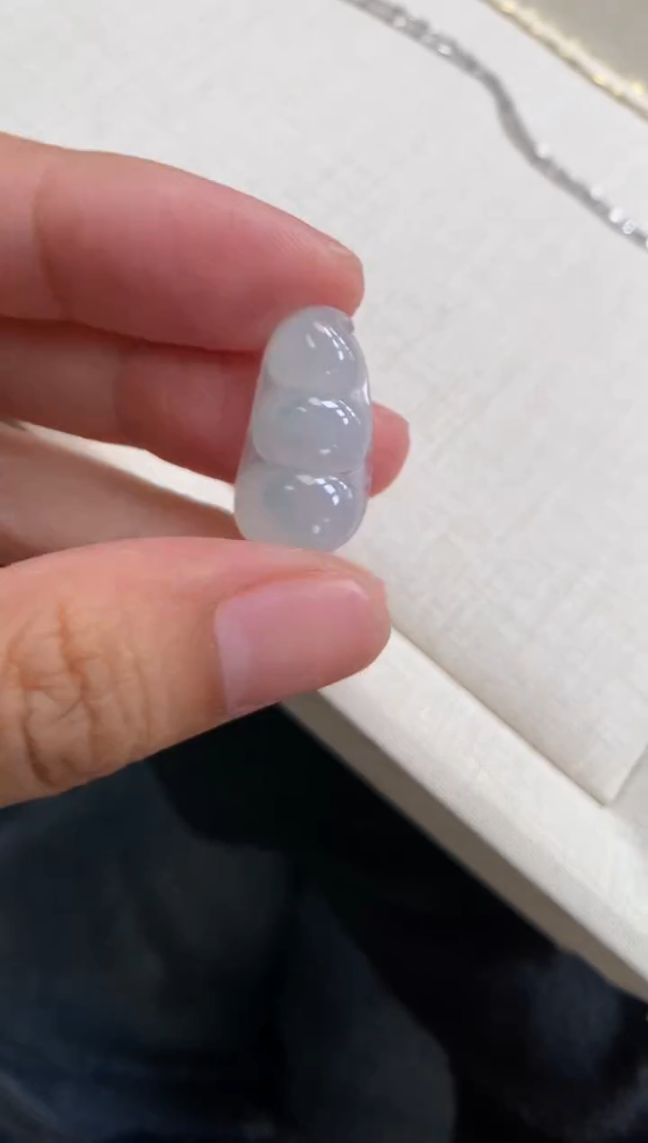 翡翠未镶嵌颈饰福豆