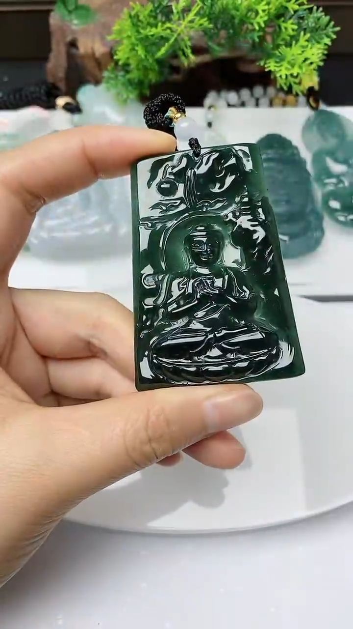 【闪购商品】翡翠颈饰未镶嵌        